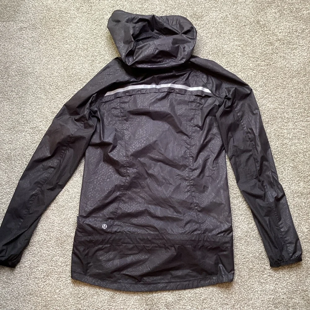 Lululemon Miss Misty Jacket II Desert Snake Embossed Black Rain Coat Hooded XS - Picture 14 of 16